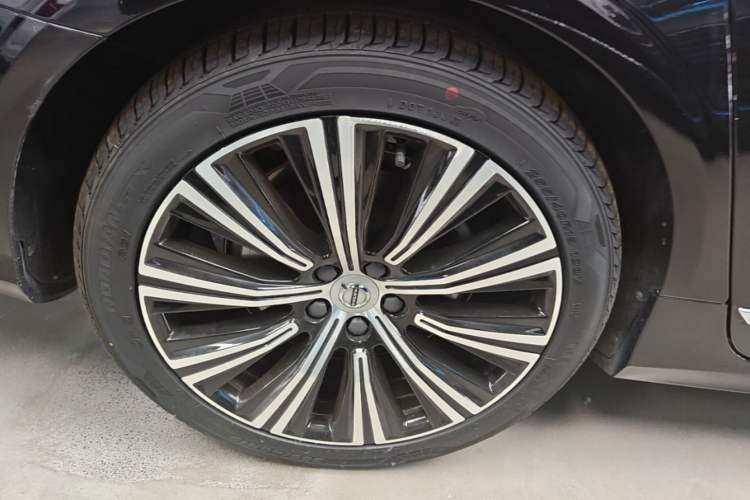 Used Volvo S90 2022 B5 Zhiyuan Luxury Edition Right Rear Wheel Hub