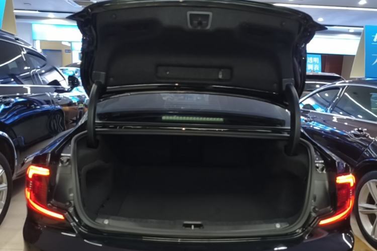 Used Volvo S90 2022 B5 Zhiyi Luxury Edition Trunk