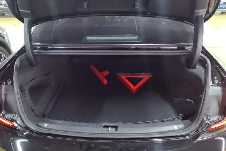Used Volvo S90 2022 B5 Zhiyi Luxury Edition Trunk