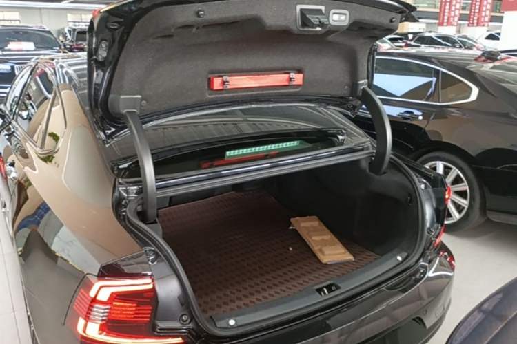 Used Volvo S90 2022 B5 Zhiya Luxury Edition Trunk