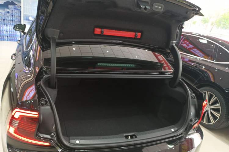Used Volvo S90 2022 B5 Zhiyuan Luxury Edition Trunk