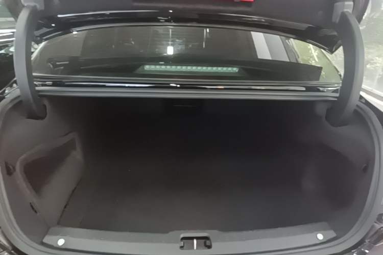 Used Volvo S90 2022 B5 Zhiyi Luxury Edition Trunk