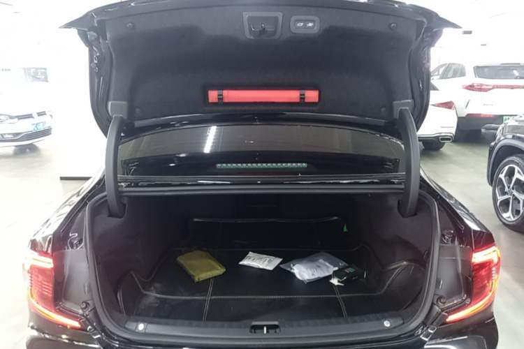 Used Volvo S90 2022 B5 Zhiyuan Luxury Edition Trunk