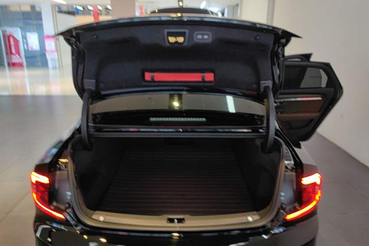 Used Volvo S90 2022 B5 Zhiyuan Luxury Edition Trunk