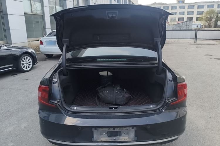 Used Volvo S90 2022 B5 Zhiyi Luxury Edition Trunk
