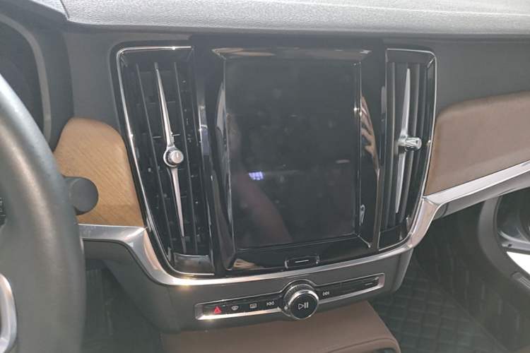 Used Volvo S90 2022 B5 Zhiyi Luxury Edition Audio And AC Panel