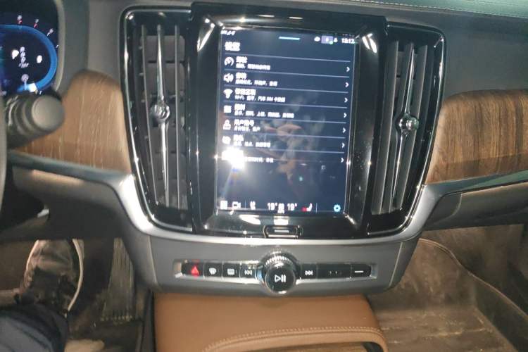 Used Volvo S90 2022 B5 Zhiyuan Luxury Edition Audio And AC Panel