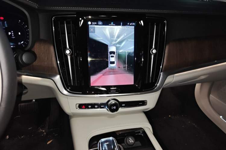 Used Volvo S90 2022 B5 Zhiya Luxury Edition Audio And AC Panel