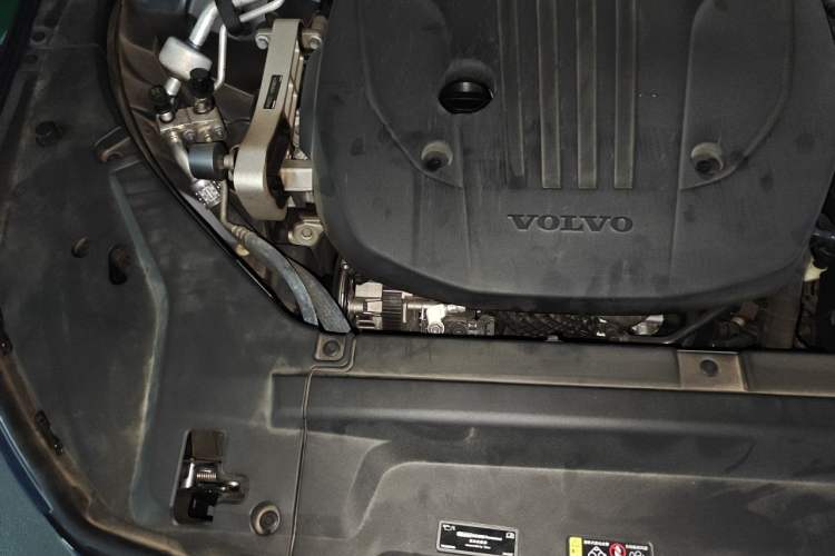 Used Volvo S90 2022 B5 Zhiya Luxury Edition Engine Bay Right