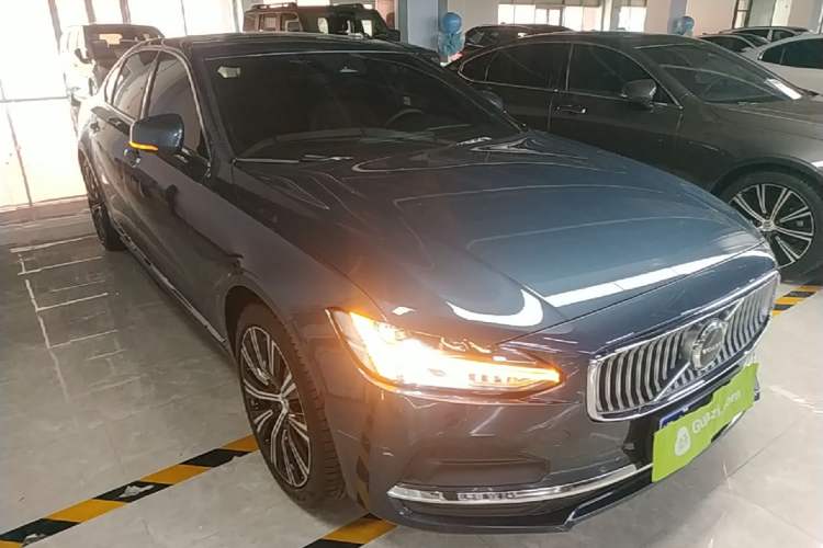 Used Volvo S90 2022 B5 Zhiyuan Luxury Edition Front Right 45 Deg