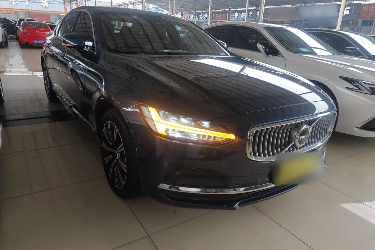 Used Volvo S90 2022 B5 Zhiyi Luxury Edition Front Right 45 Deg