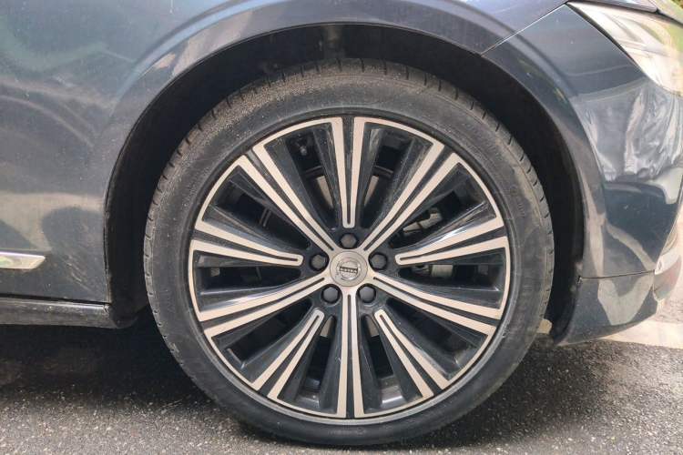 Used Volvo S90 2022 B5 Zhiyuan Luxury Edition Right Front Wheel Hub