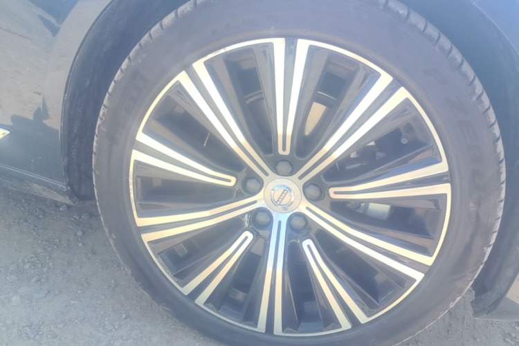 Used Volvo S90 2022 B5 Zhiyuan Luxury Edition Right Front Wheel Hub