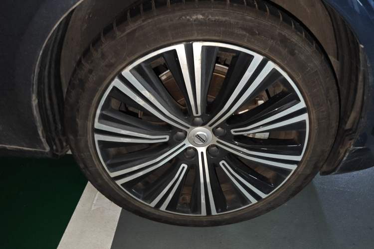 Used Volvo S90 2022 B5 Zhiya Luxury Edition Right Front Wheel Hub