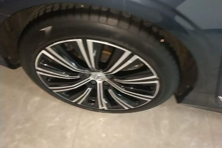 Used Volvo S90 2022 B5 Zhiyuan Luxury Edition Right Rear Wheel Hub