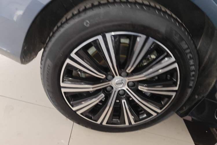 Used Volvo S90 2022 B5 Zhiyi Luxury Edition Right Rear Wheel Hub