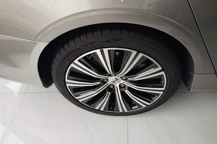 Used Volvo S90 2022 B5 Zhiyuan Luxury Edition Right Rear Wheel Hub