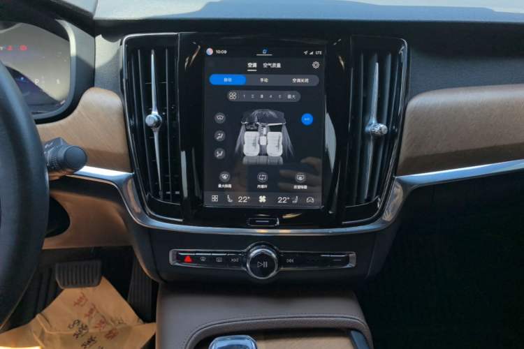 Used Volvo S90 2022 B5 Zhiyi Luxury Edition Audio And AC Panel