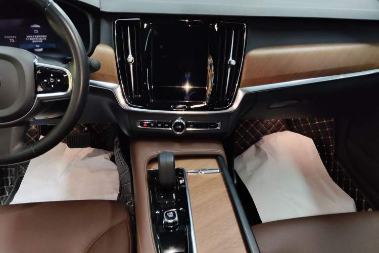 Used Volvo S90 2022 B5 Zhiyi Luxury Edition Audio And AC Panel