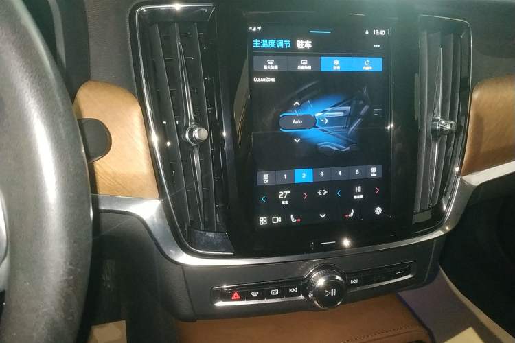 Used Volvo S90 2022 B5 Zhiyi Luxury Edition Audio And AC Panel