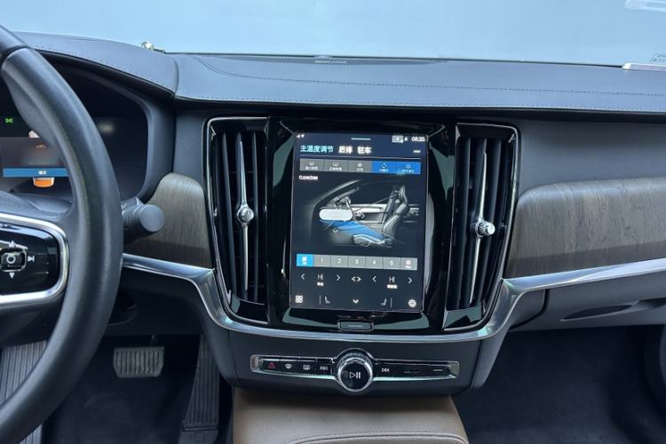 Used Volvo S90 2022 B5 Zhiyuan Luxury Edition Audio And AC Panel
