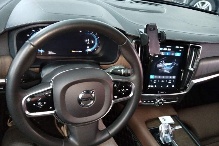 Used Volvo S90 2022 B5 Zhiyuan Luxury Edition Center Console