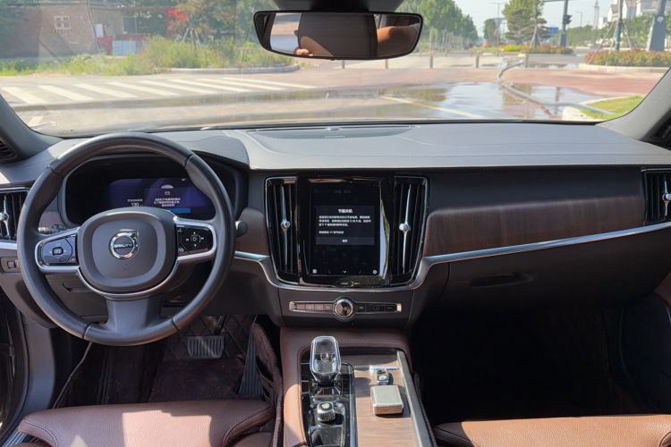 Used Volvo S90 2022 B5 Zhiyuan Luxury Edition Center Console