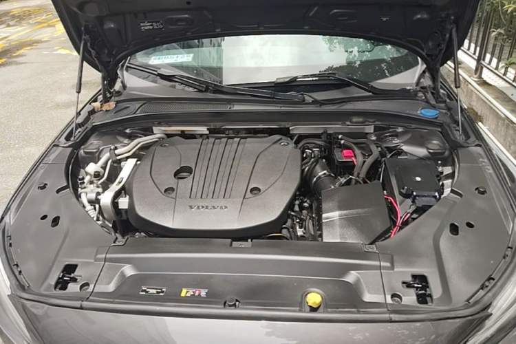 Used Volvo S90 2022 B5 Zhiyi Luxury Edition Engine Bay