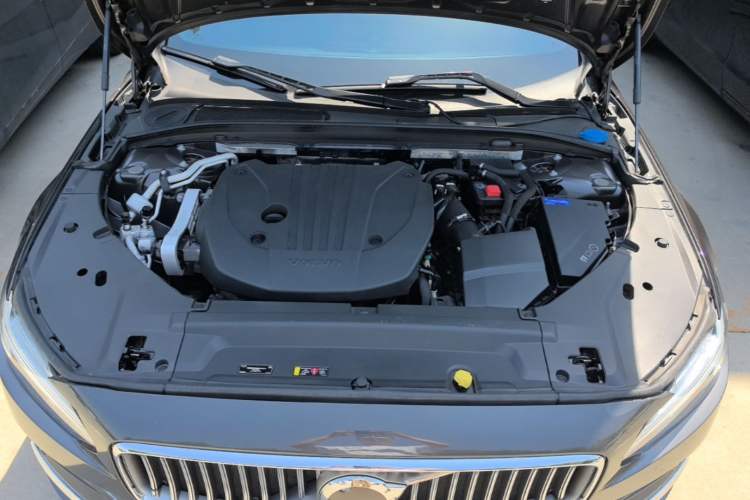 Used Volvo S90 2022 B5 Zhiyi Luxury Edition Engine Bay