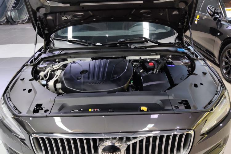 Used Volvo S90 2022 B5 Zhiyi Luxury Edition Engine Bay