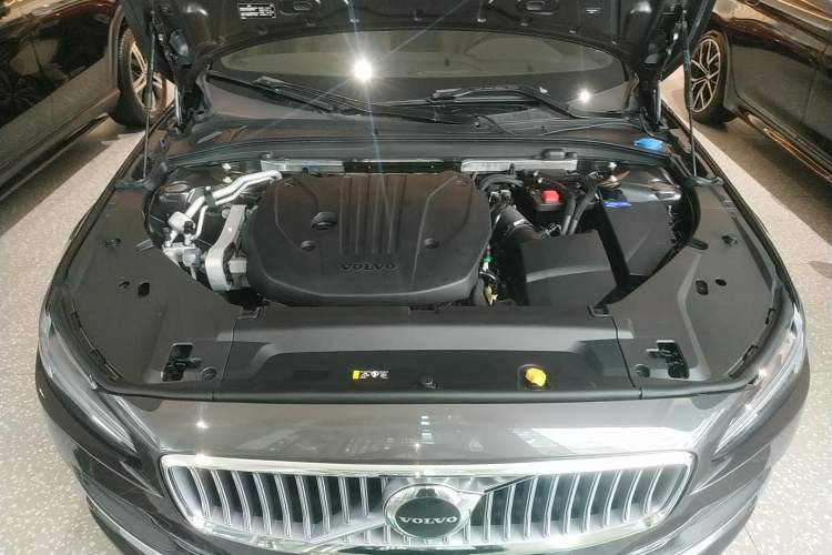 Used Volvo S90 2022 B5 Zhiyi Luxury Edition Engine Bay
