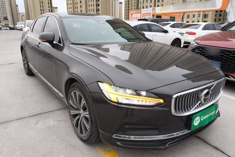 Used Volvo S90 2022 B5 Zhiyi Luxury Edition Front Right 45 Deg