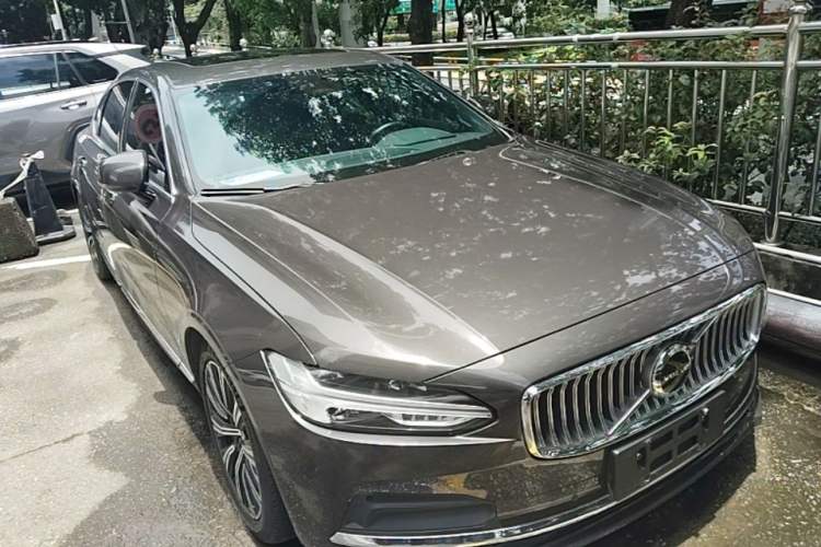 Used Volvo S90 2022 B5 Zhiyi Luxury Edition Front Right 45 Deg