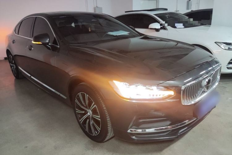 Used Volvo S90 2022 B5 Zhiyi Luxury Edition Front Right 45 Deg