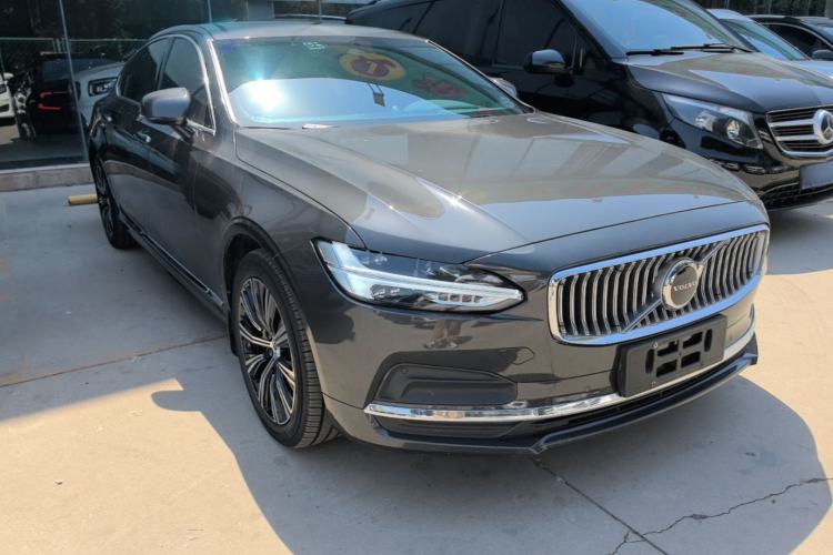 Used Volvo S90 2022 B5 Zhiyi Luxury Edition Front Right 45 Deg