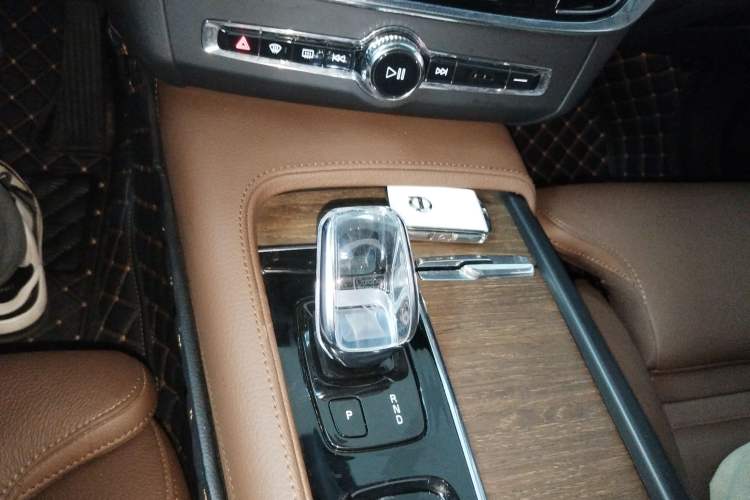 Used Volvo S90 2022 B5 Zhiyuan Luxury Edition Gear Lever
