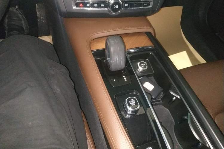 Used Volvo S90 2022 B5 Zhiyi Luxury Edition Gear Lever