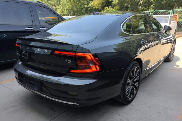 Used Volvo S90 2022 B5 Zhiyi Luxury Edition Rear Right 45 Deg