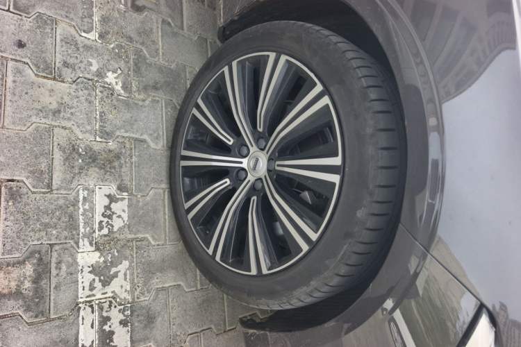 Used Volvo S90 2022 B5 Zhiyuan Luxury Edition Right Front Wheel Hub