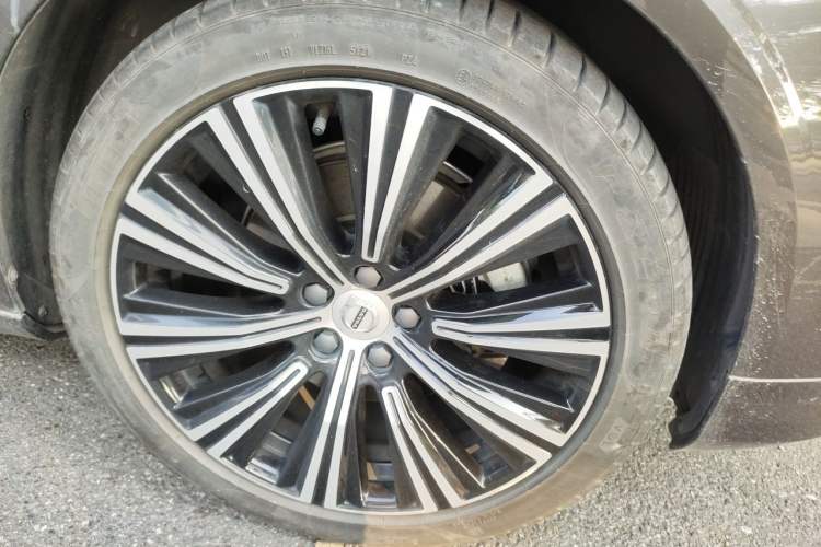 Used Volvo S90 2022 B5 Zhiyuan Luxury Edition Right Front Wheel Hub