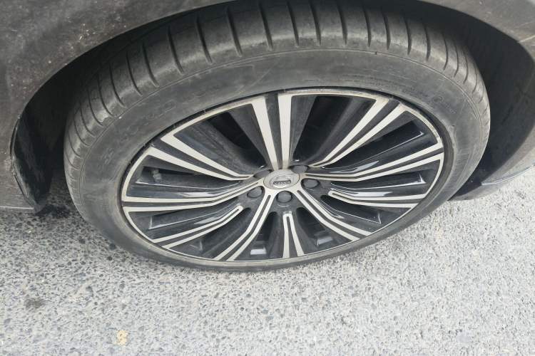 Used Volvo S90 2022 B5 Zhiyuan Luxury Edition Right Front Wheel Hub