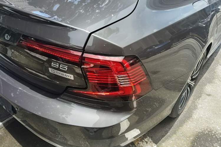 Used Volvo S90 2022 B5 Zhiyi Luxury Edition Right Rear Taillight