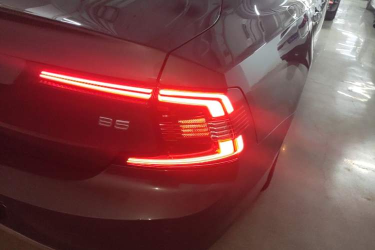 Used Volvo S90 2022 B5 Zhiyi Luxury Edition Right Rear Taillight