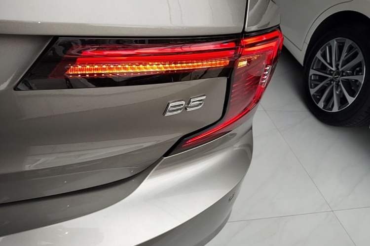 Used Volvo S90 2022 B5 Zhiyuan Luxury Edition Right Rear Taillight