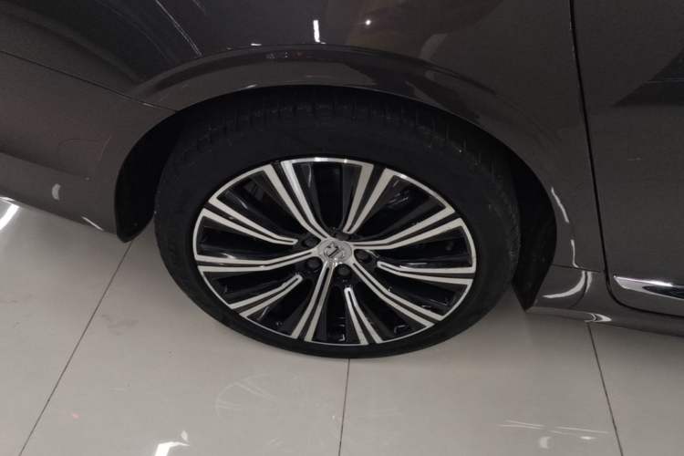 Used Volvo S90 2022 B5 Zhiyuan Luxury Edition Right Rear Wheel Hub