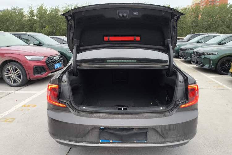 Used Volvo S90 2022 B5 Zhiyi Luxury Edition Trunk