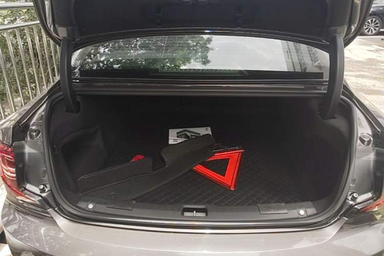 Used Volvo S90 2022 B5 Zhiyi Luxury Edition Trunk