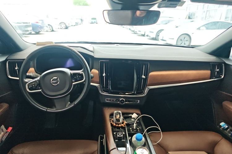 Used Volvo S90 2022 B5 Zhiyi Luxury Edition Center Console