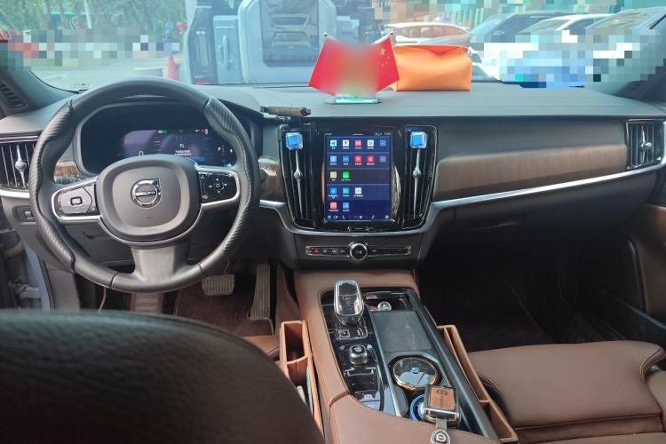 Used Volvo S90 2022 B5 Zhiyuan Luxury Edition Center Console