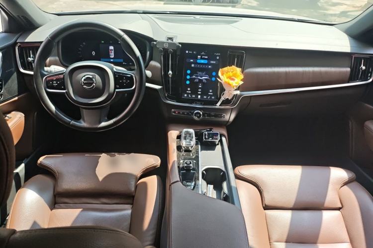 Used Volvo S90 2022 B5 Zhiyuan Luxury Edition Center Console
